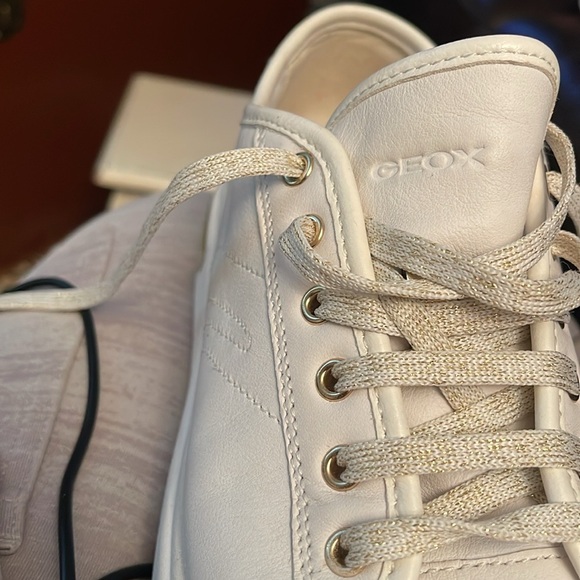 Geox D Ottoya,Women's sneakers Geox D OTTAYA,understated glam,worn a few times. - Picture 2 of 9